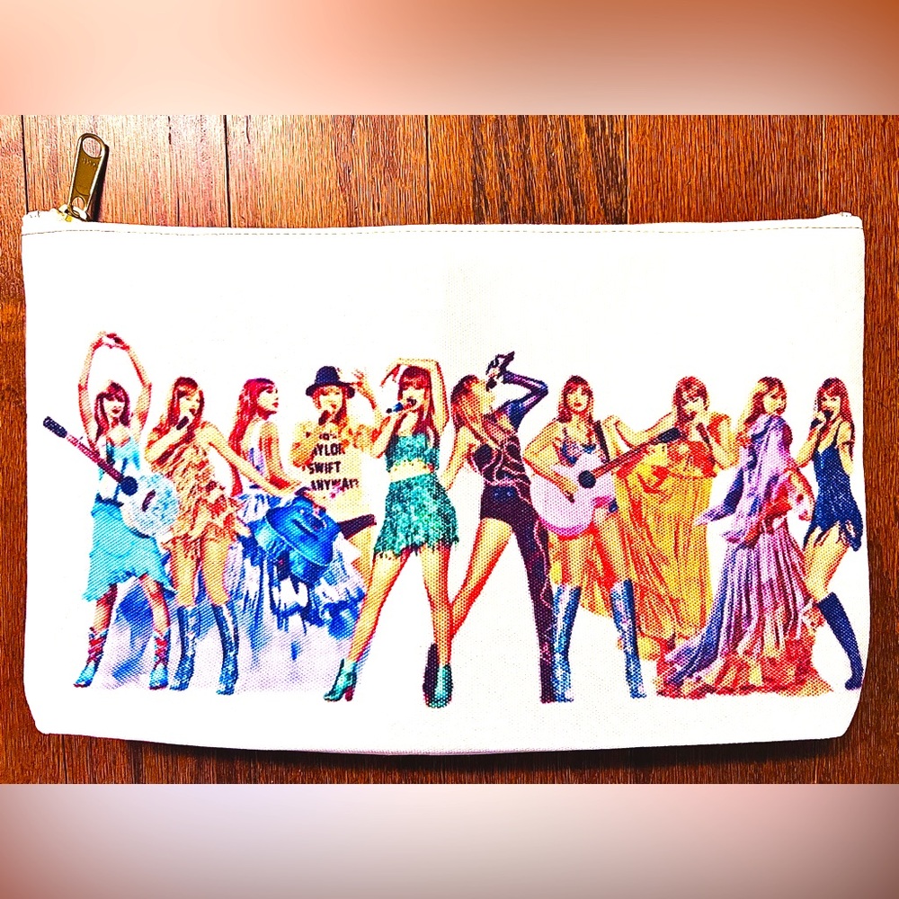 TAYLOR SWIFT TOUR BAG🎶🤘🏻🎸👯♀️❤️ (12.5” L x 7.5” H) *BRAND NEW!!🔖🎁💝*